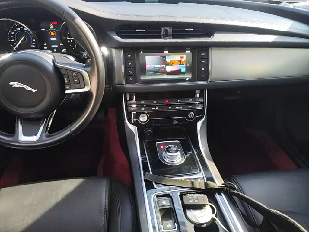 Jaguar XFL — миниатюра 13