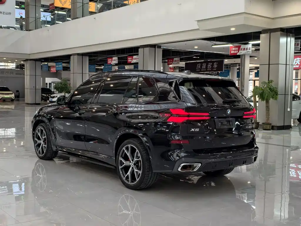 BMW X5 2023 xDrive 30Li Premium M Sport