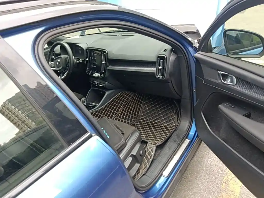 Volvo XC40 — миниатюра 9