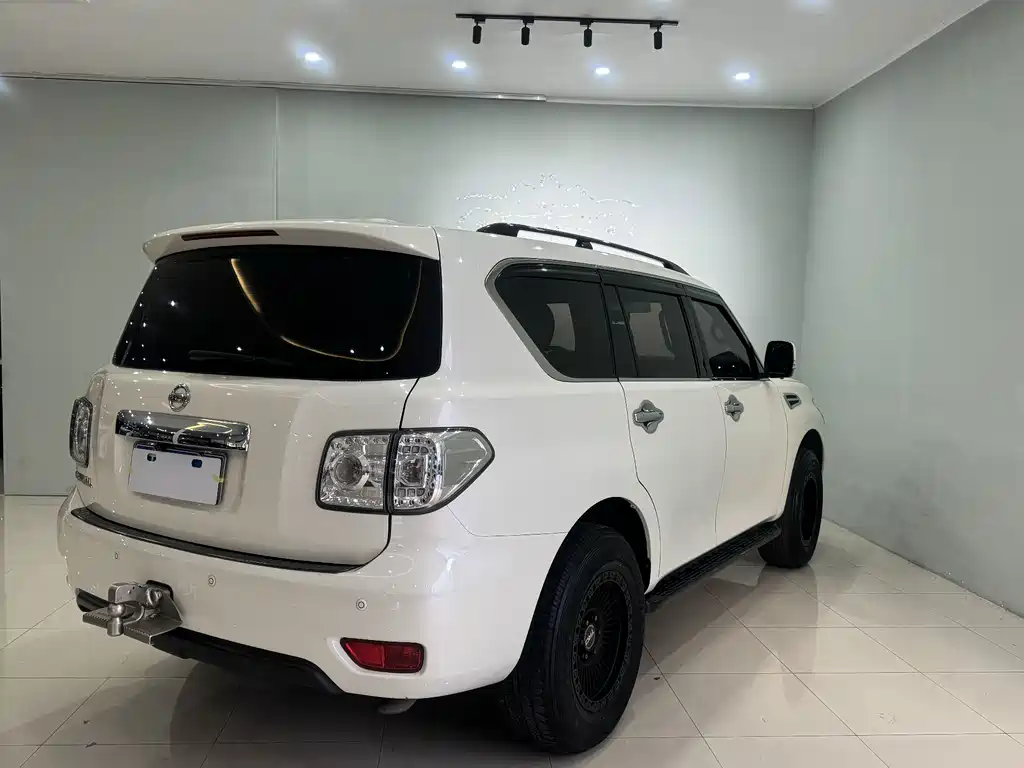 Nissan Patrol — миниатюра 25