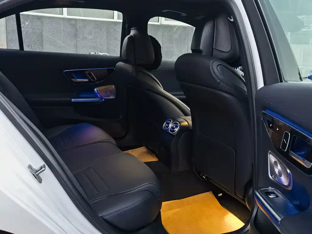 Mercedes-Benz C-Class — миниатюра 11