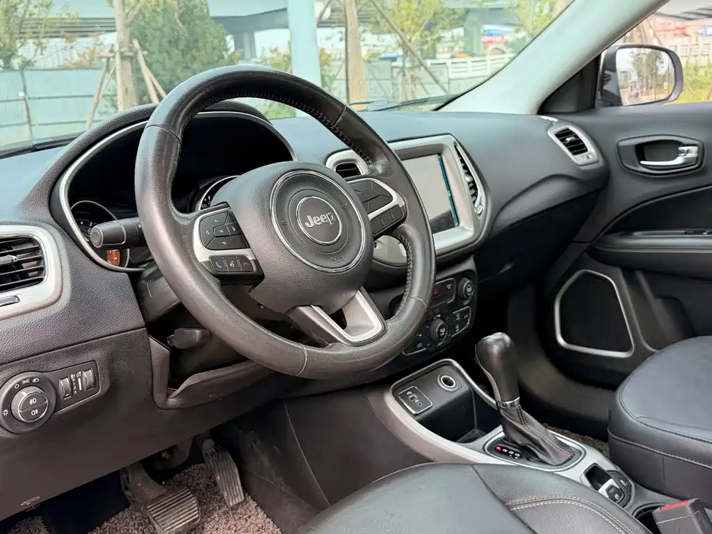Jeep Compass — миниатюра 10