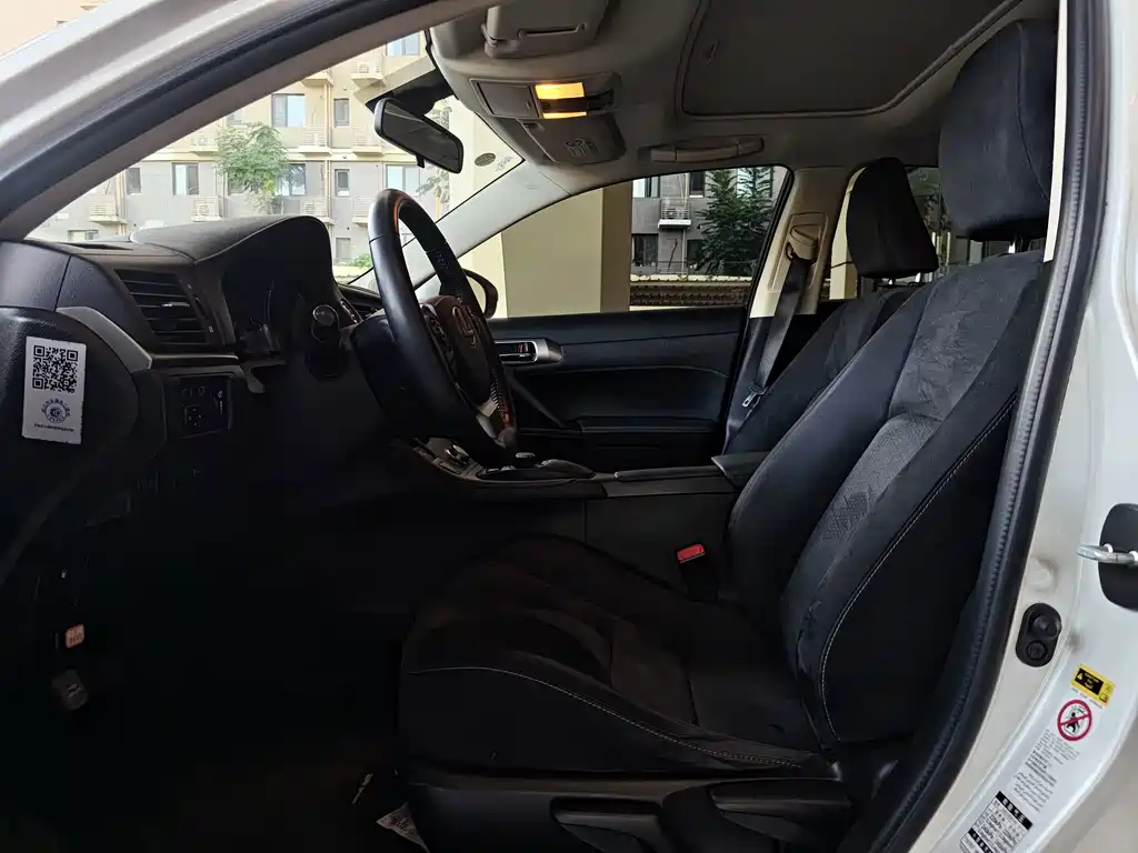 Lexus CT — миниатюра 7