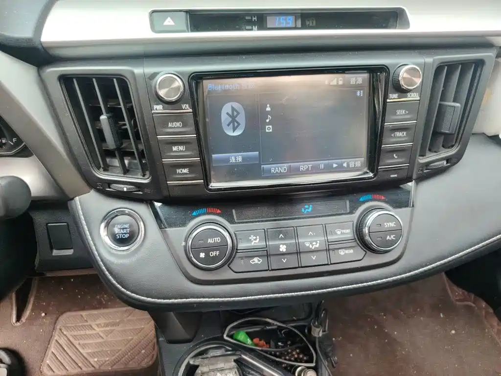 Toyota RAV4 — миниатюра 9