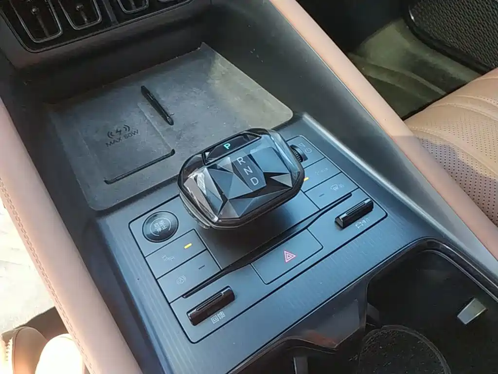 BYD L EV — миниатюра 14