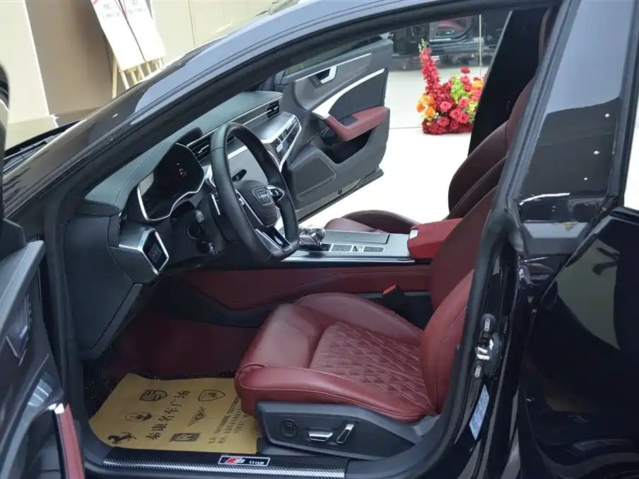 Audi A7L 2024 45 TFSI quattro