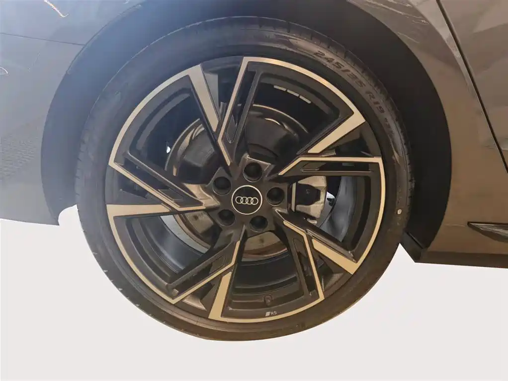 Audi A4L 2024 40 TFSI quattro RS