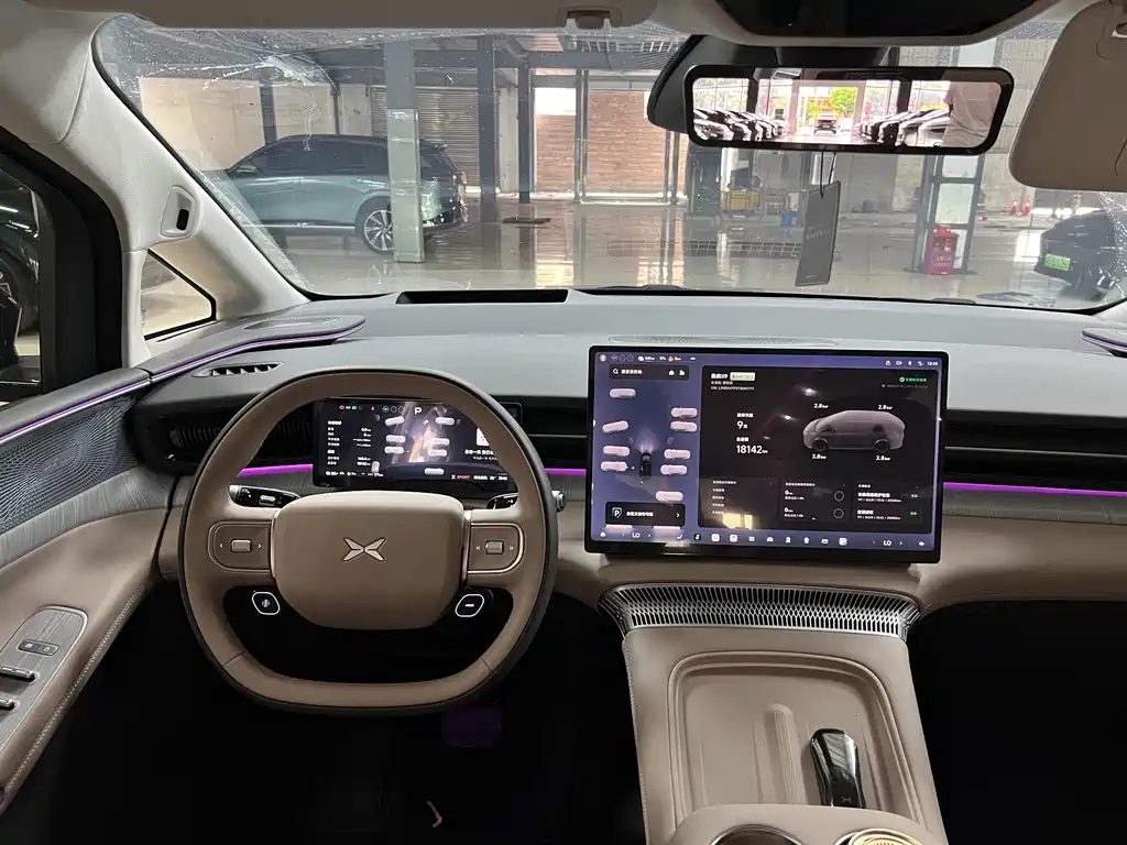 XPeng X9 — миниатюра 12