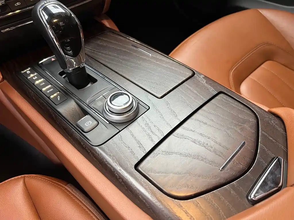 Maserati Quattroporte — миниатюра 6