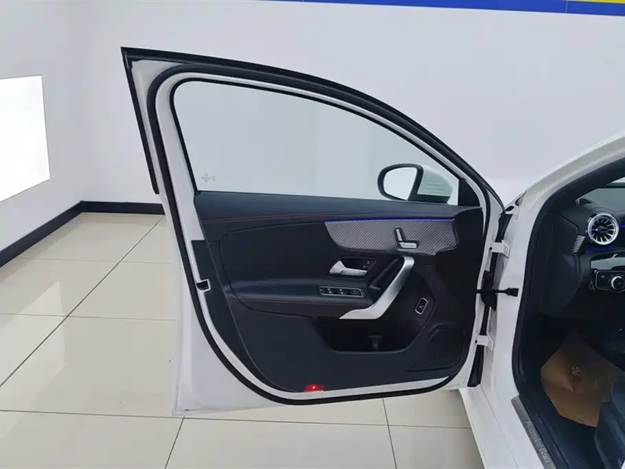 Mercedes-Benz A-Class A 2023 A 200 L Fashion