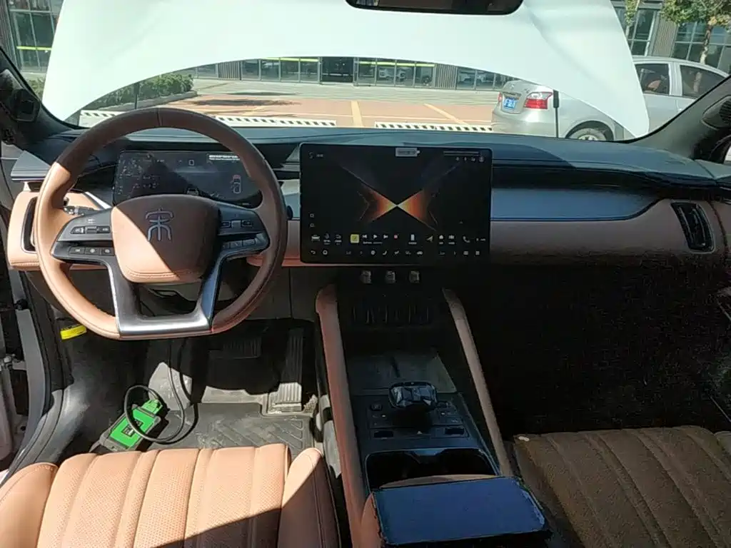 BYD L EV — миниатюра 10