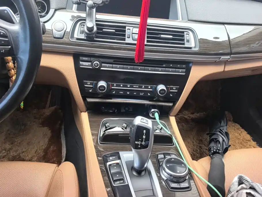BMW 7 Series — миниатюра 16