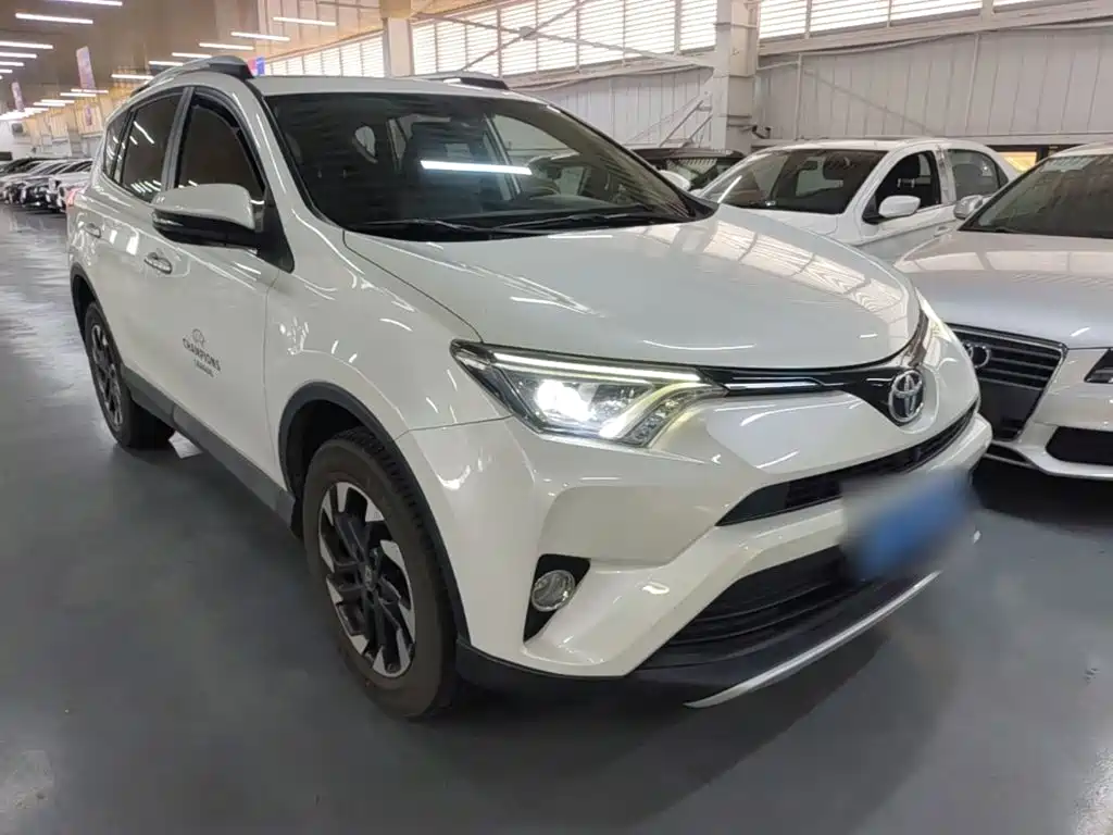 Toyota RAV4 — миниатюра 4