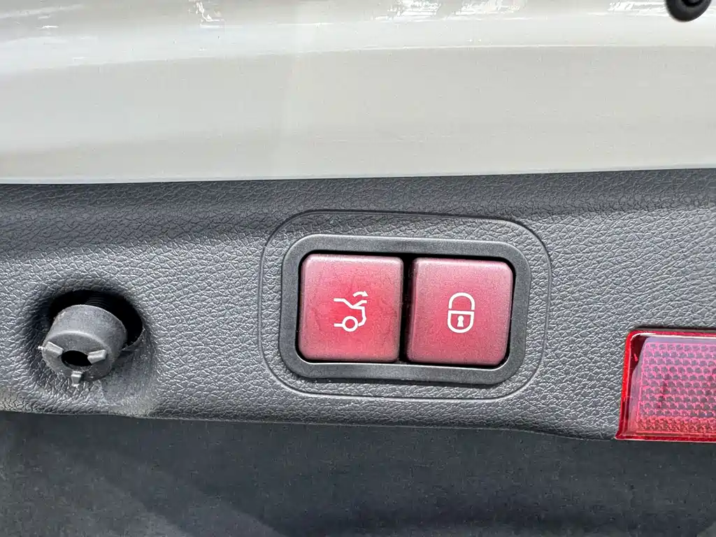 Mercedes-Benz E-Class — миниатюра 23