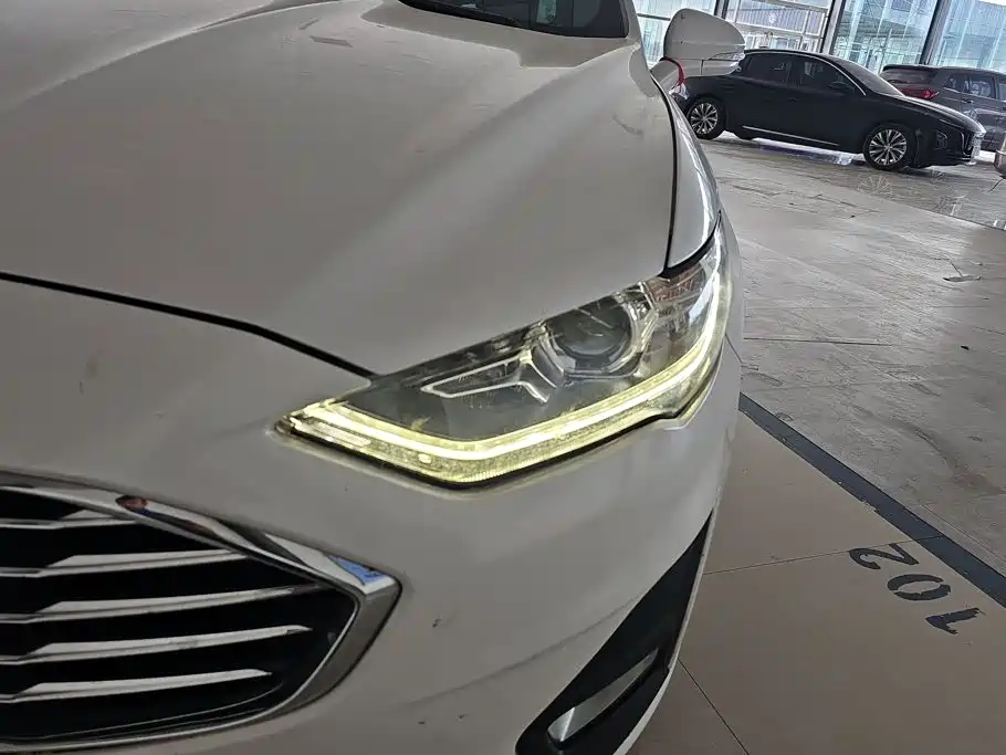 Ford Mondeo — миниатюра 5