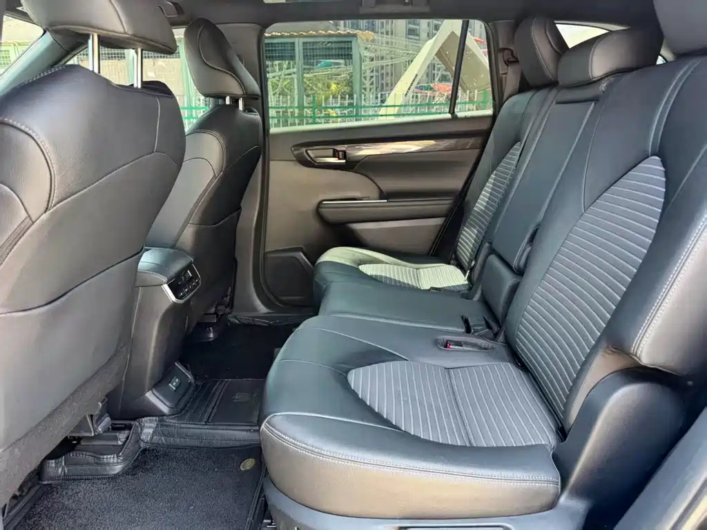 Toyota Crown Kluger — миниатюра 16