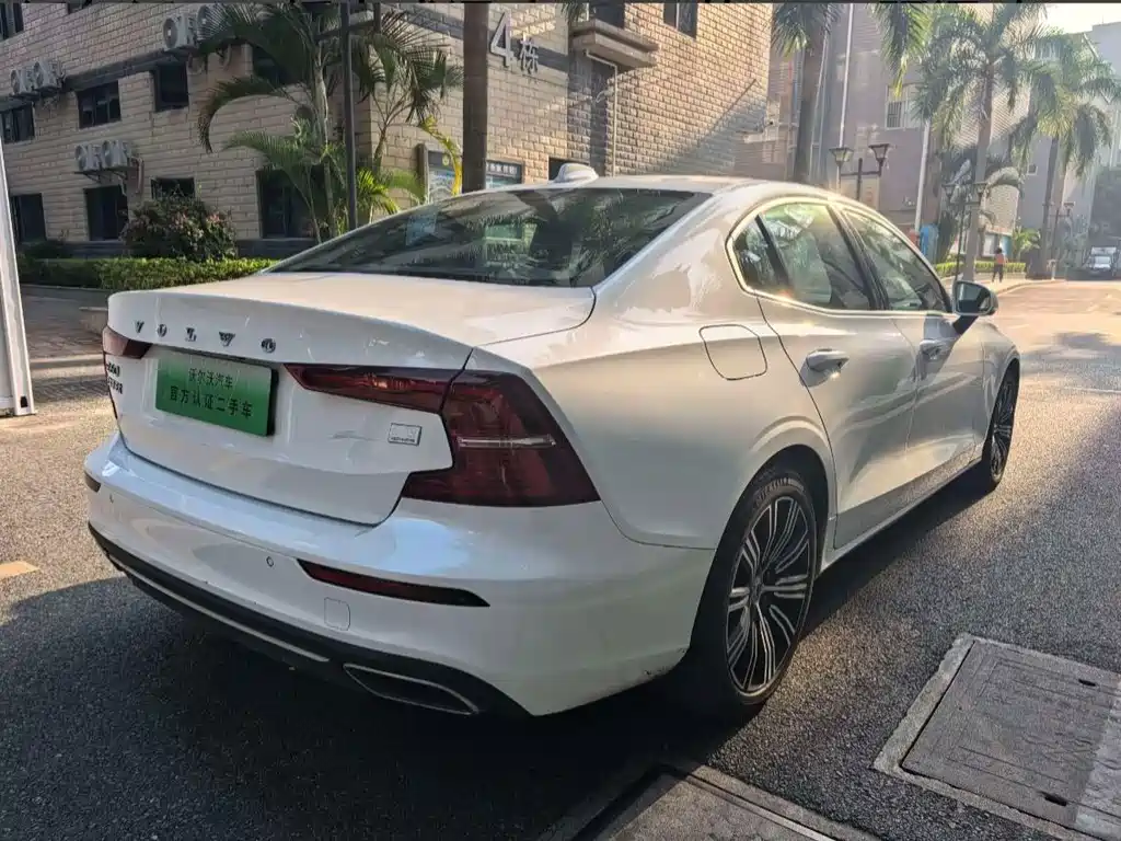 Volvo S60 PHEV — миниатюра 9