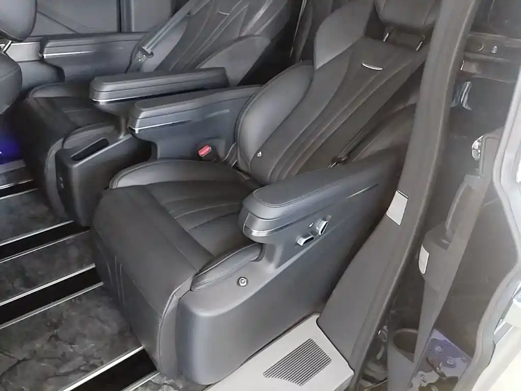 Hongqi Hongqi HQ9 PHEV — миниатюра 17