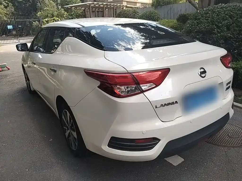 Nissan Bluebird — миниатюра 5