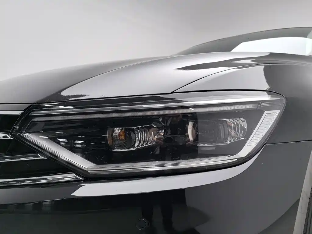 Volkswagen Magotan PHEV — миниатюра 7