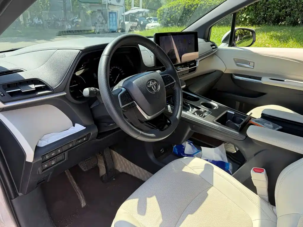 Toyota Sienna — миниатюра 7