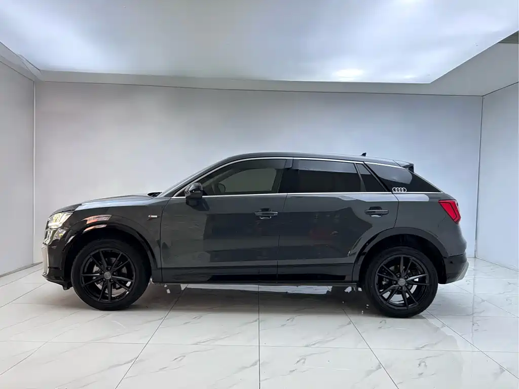 Audi Q2L 2021 35 TFSI Fashion