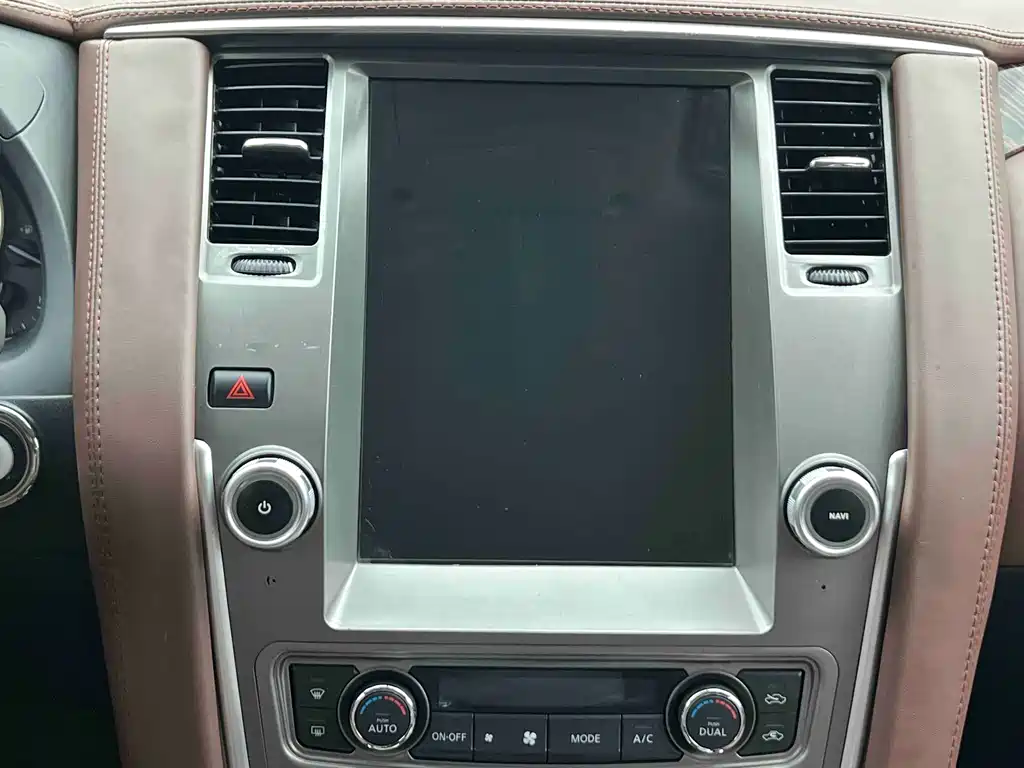 Nissan Patrol — миниатюра 5