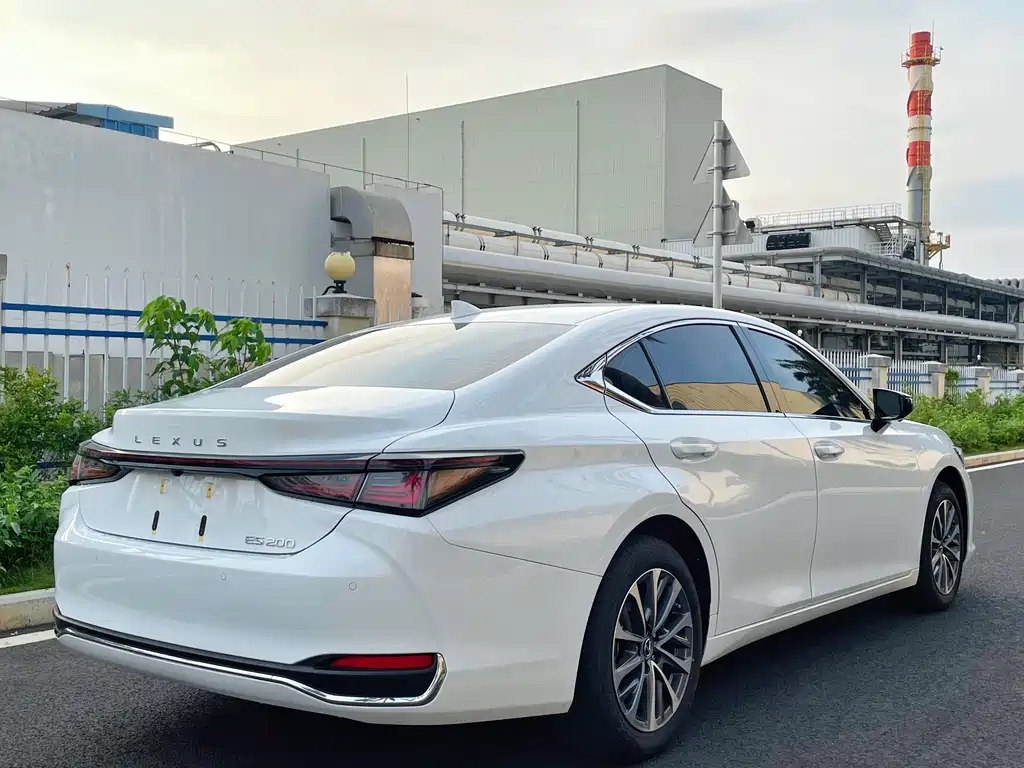 Lexus ES 2025 200 Premium