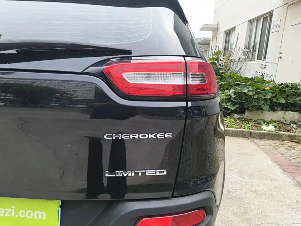 Jeep Cherokee — миниатюра 8