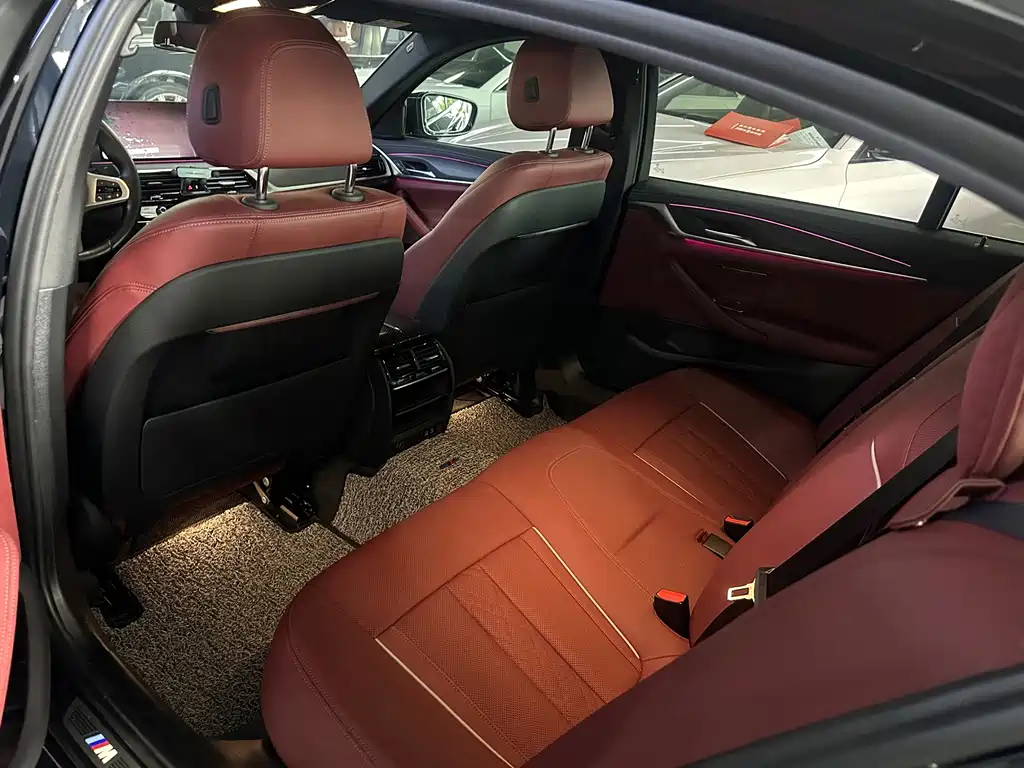 BMW 5 Series New Energy — миниатюра 11