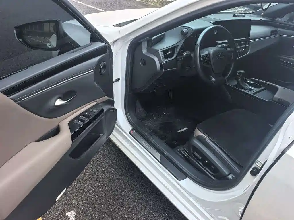 Lexus ES 2022 200