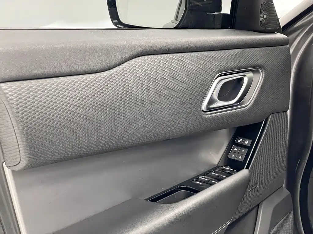 Land Rover Velar — миниатюра 14