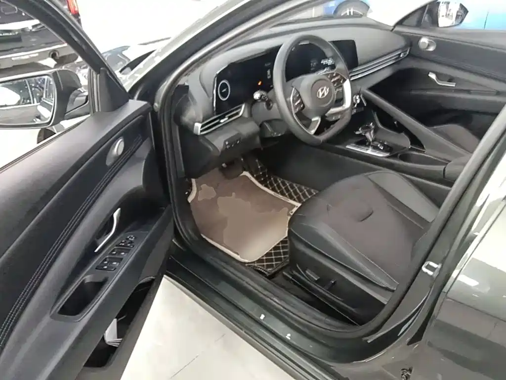 Hyundai Elantra — миниатюра 16