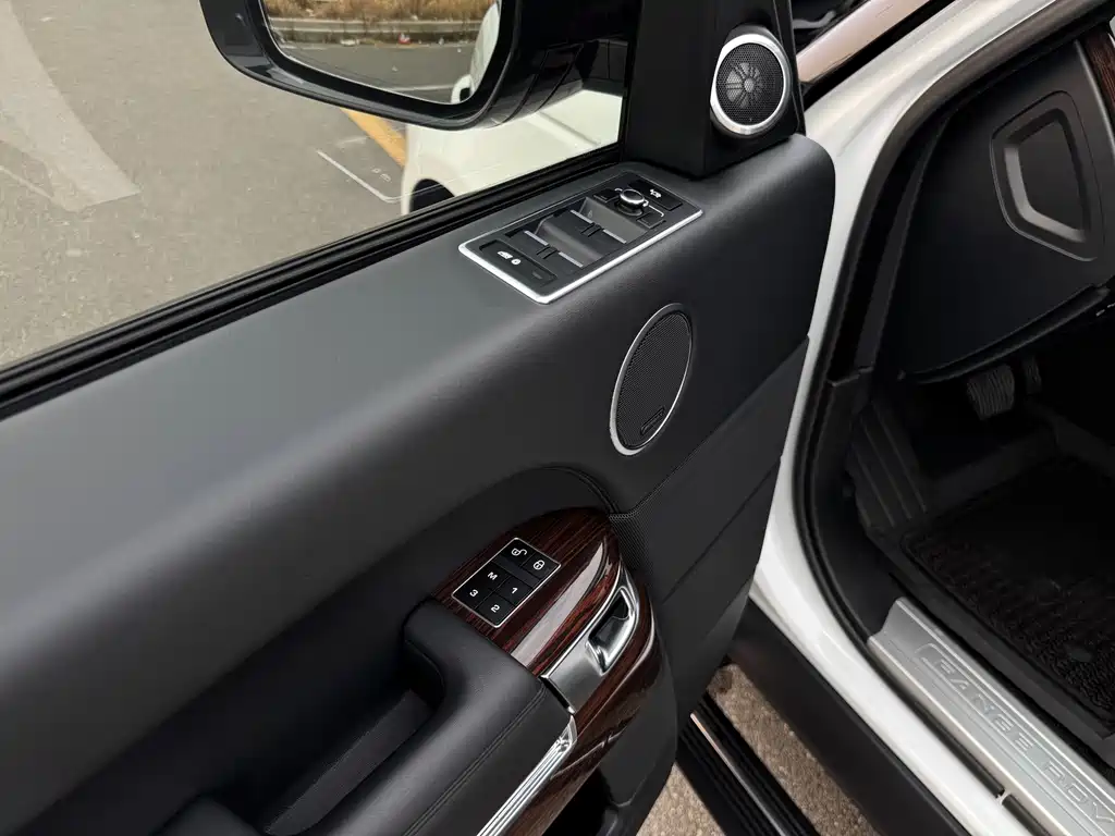 Land Rover Range Rover — миниатюра 14