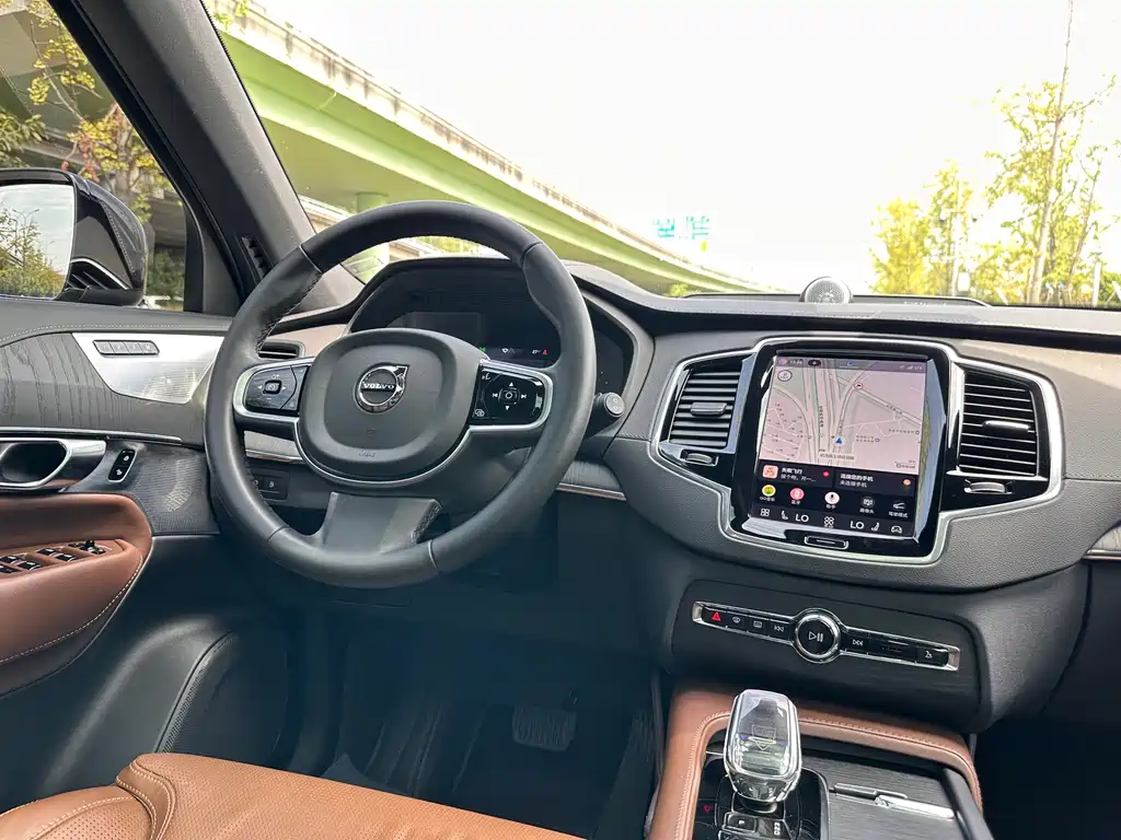 Volvo XC90 PHEV — миниатюра 10