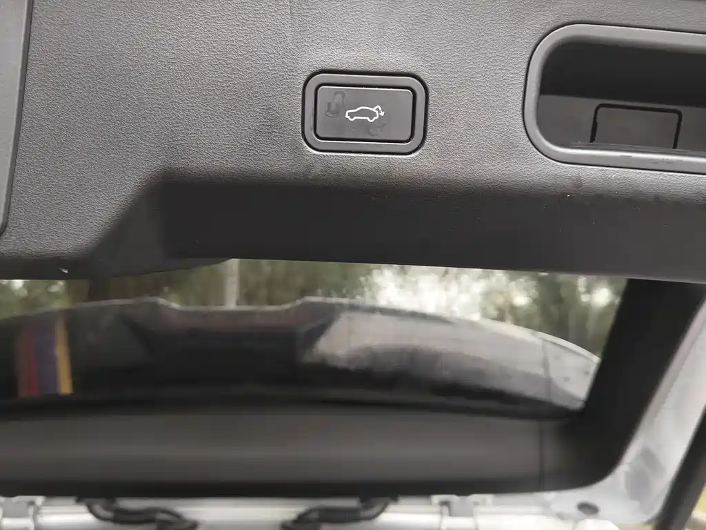 Geely Boyue L — миниатюра 17