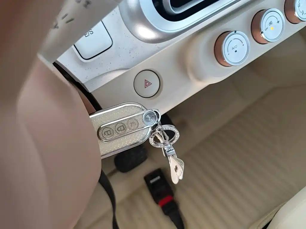 Wuling MINIEV — миниатюра 9