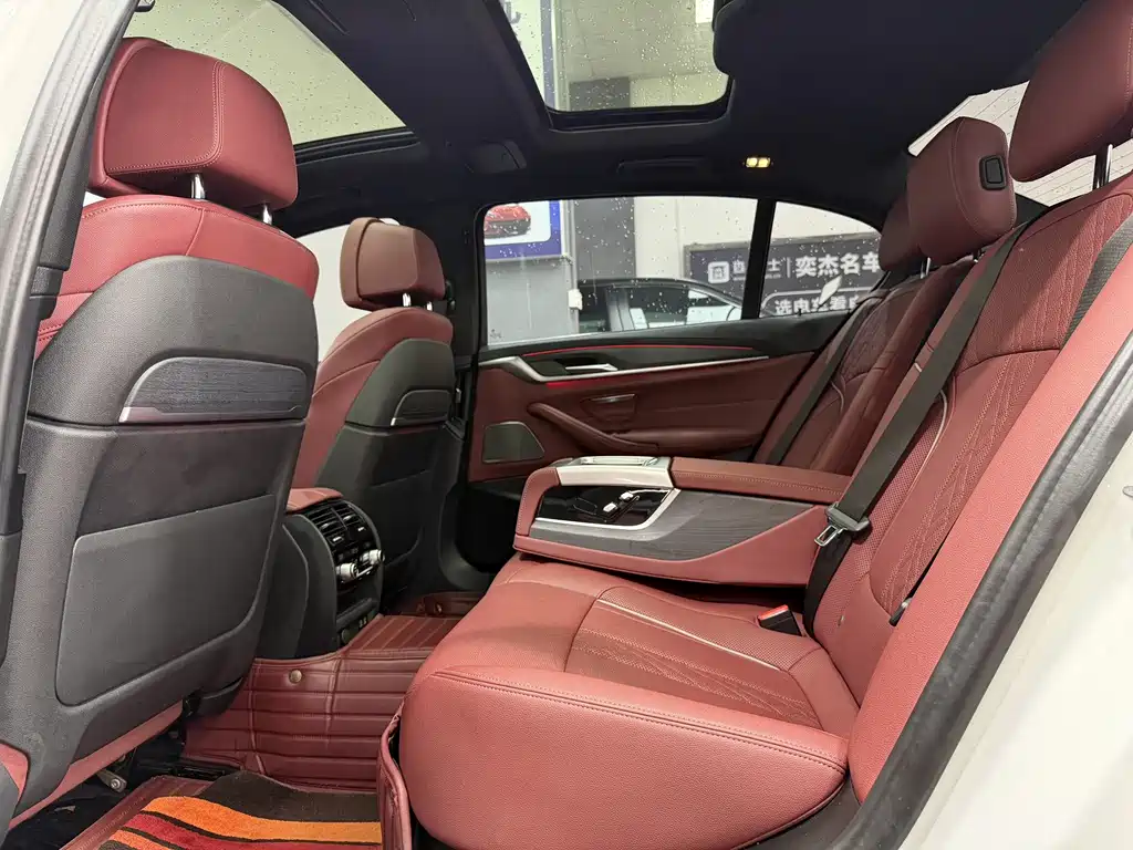 BMW 5 Series — миниатюра 6
