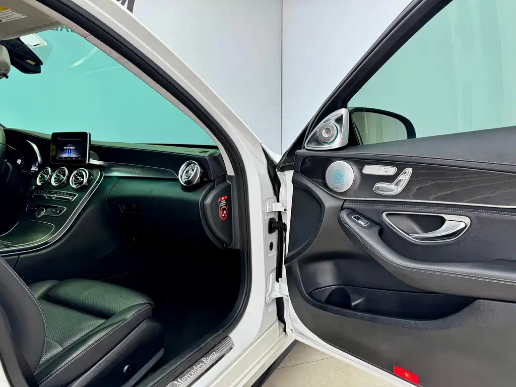 Mercedes-Benz C-Class — миниатюра 13