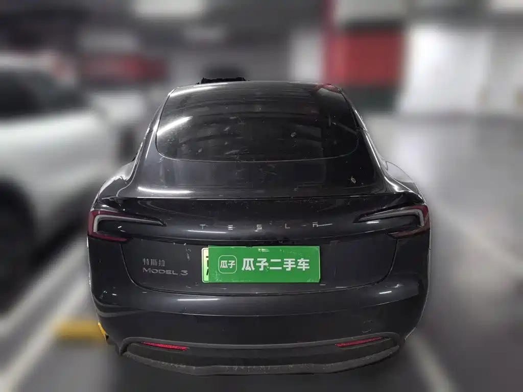 Tesla Model 3 — миниатюра 3