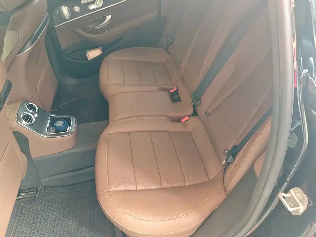 Mercedes-Benz E-Class — миниатюра 13