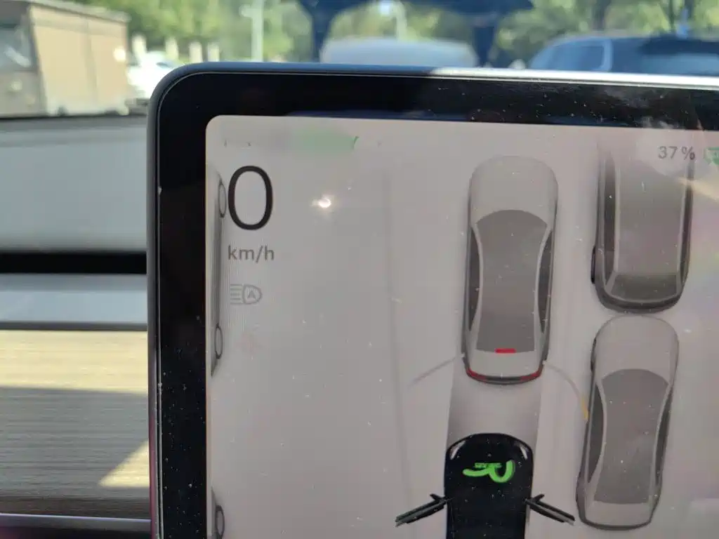 Tesla Model Y — миниатюра 4