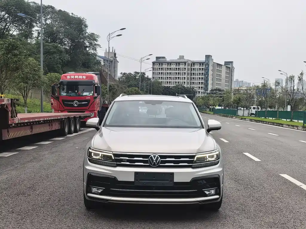 Volkswagen Tiguan L L 2022 330TSI AT Smart