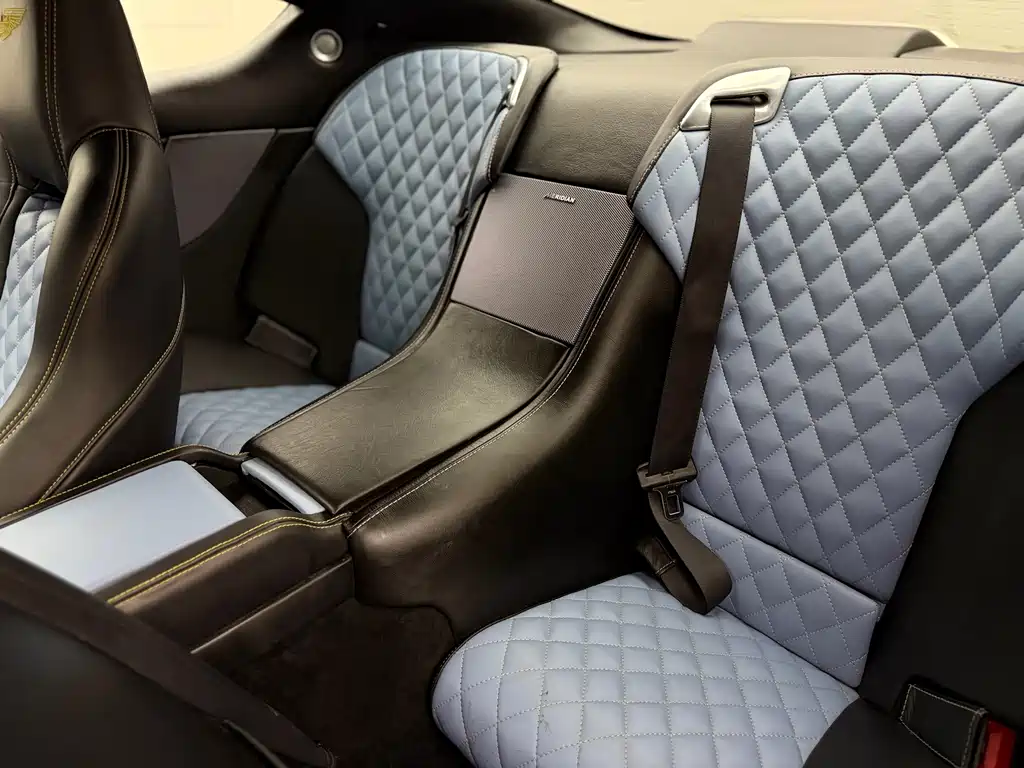 Aston Martin DB9 — миниатюра 19