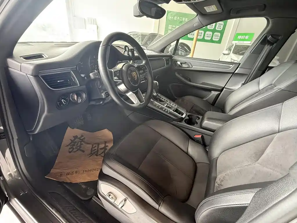 Porsche Macan — миниатюра 3