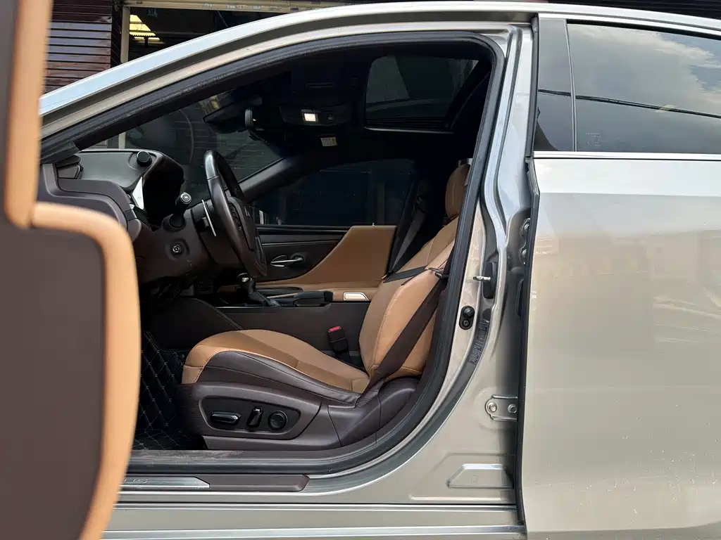 Lexus ES — миниатюра 8