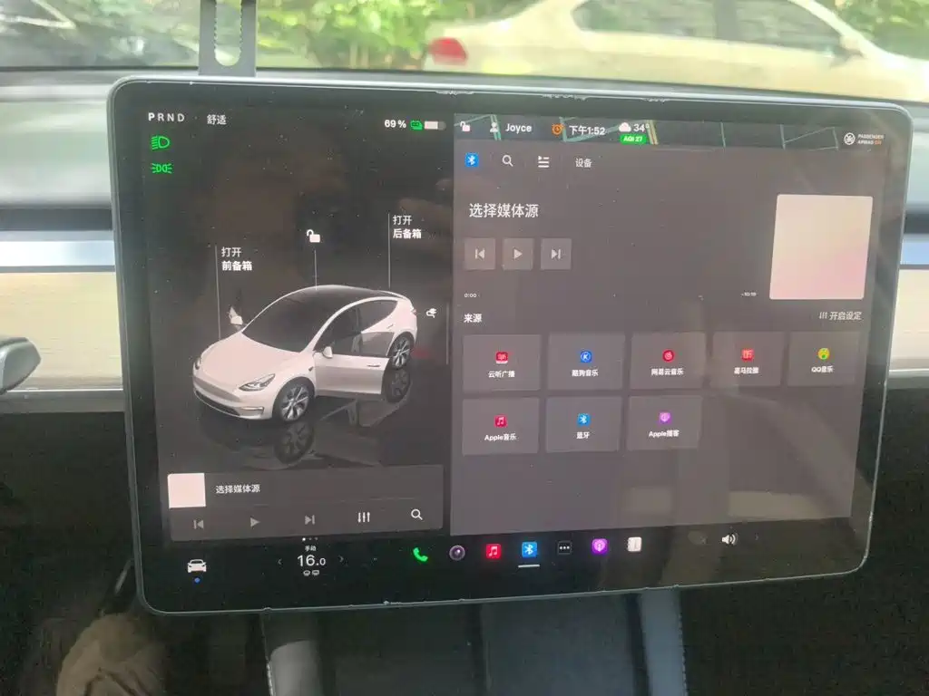 Tesla Model Y — миниатюра 9