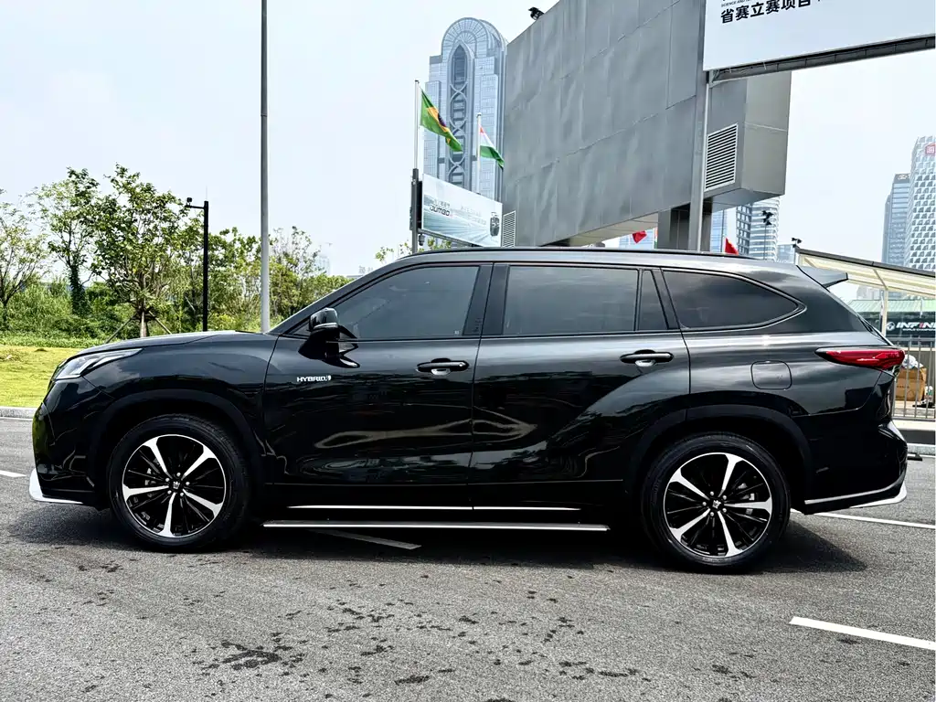 Toyota Crown Kluger — миниатюра 4