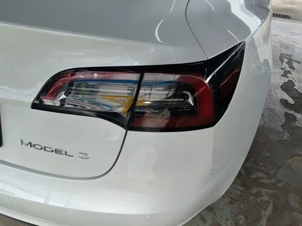 Tesla Model 3 — миниатюра 8