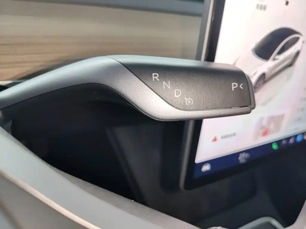 Tesla Model 3 — миниатюра 14